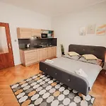 Daire Citybeat Apartments, 400m From The Square