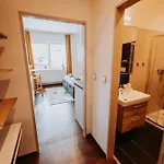 Citybeat Apartments, 400m From The Square Daire *