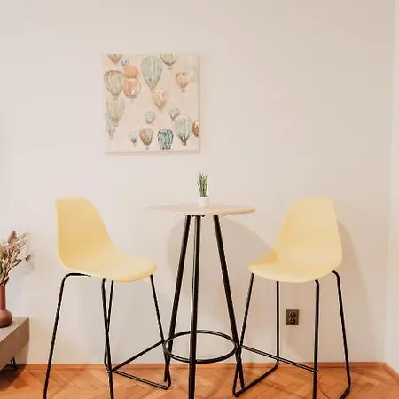 Citybeat Apartments, 400m From The Square Apartman *