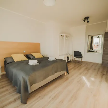 Citybeat Apartments, 400m From The Square Apartman *