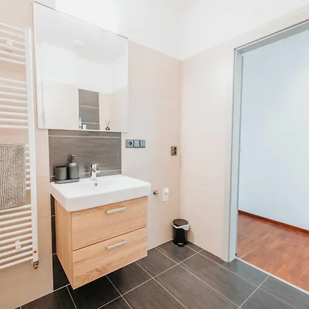 Citybeat Apartments, 400m From The Square Apartman *
