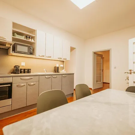 Apartment Citybeat Apartments, 400m From The Square Plzen